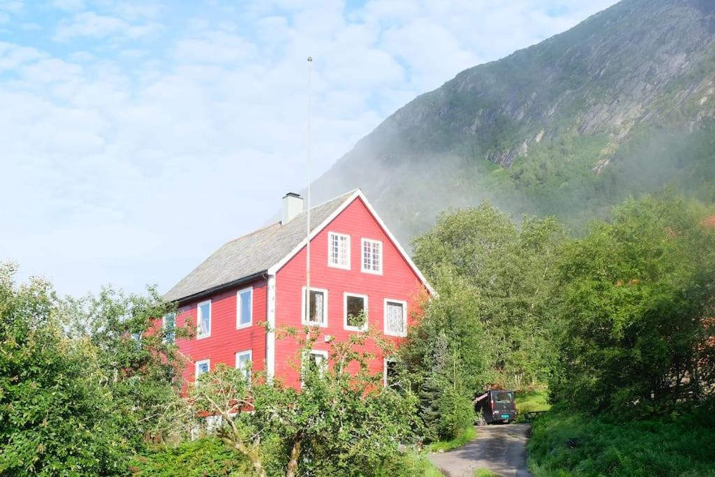 Apartment With Lake View In Jolster Årdal Buitenkant foto