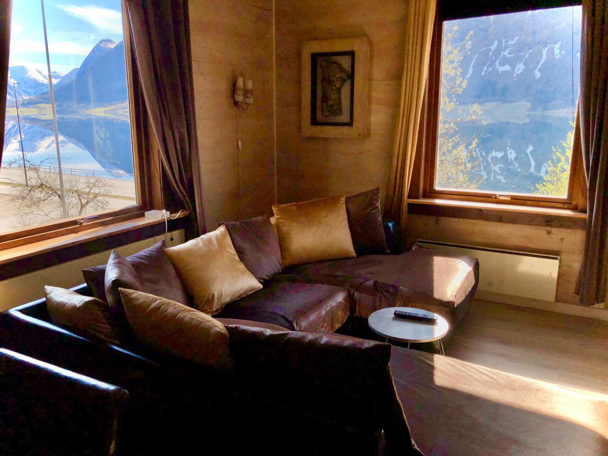 Apartment With Lake View In Jolster Årdal Buitenkant foto